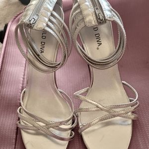 SILVER HIGH HEELS